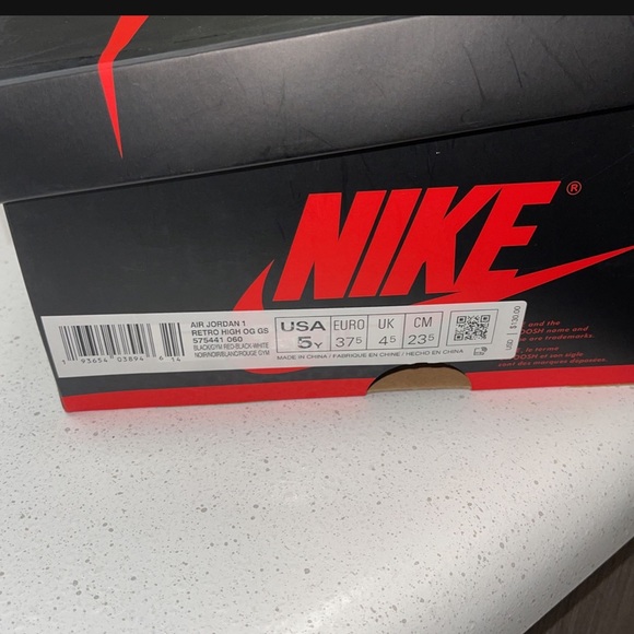 Jordan 1 Retro Black Satin - Picture 3 of 5